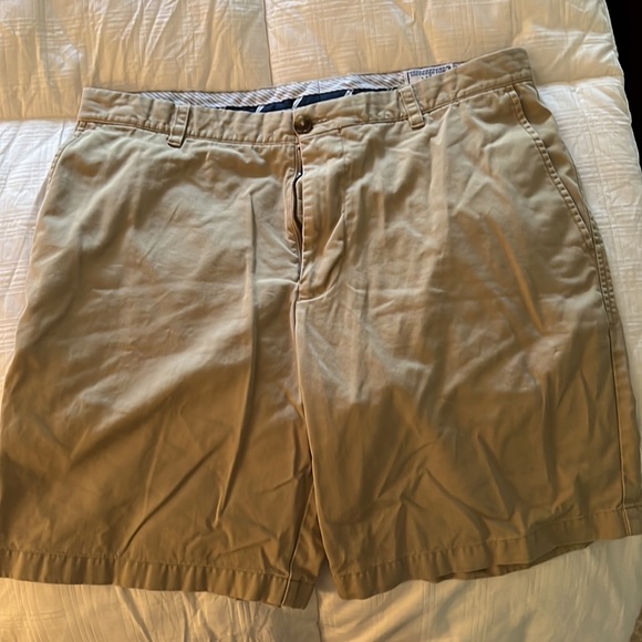 Southern Tide shorts 35” khaki 9” inseam- excellent condition - Picture 3 of 6